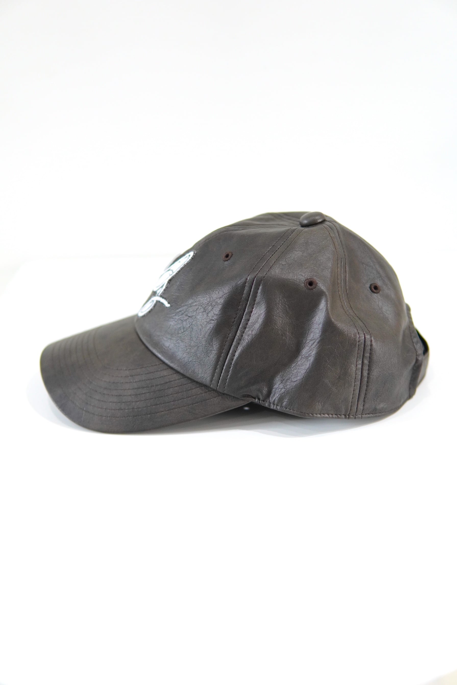 Abelia Edoward Goucha / AEG CAP IRREVERSIBLE / CHARCOAL | POETRY
