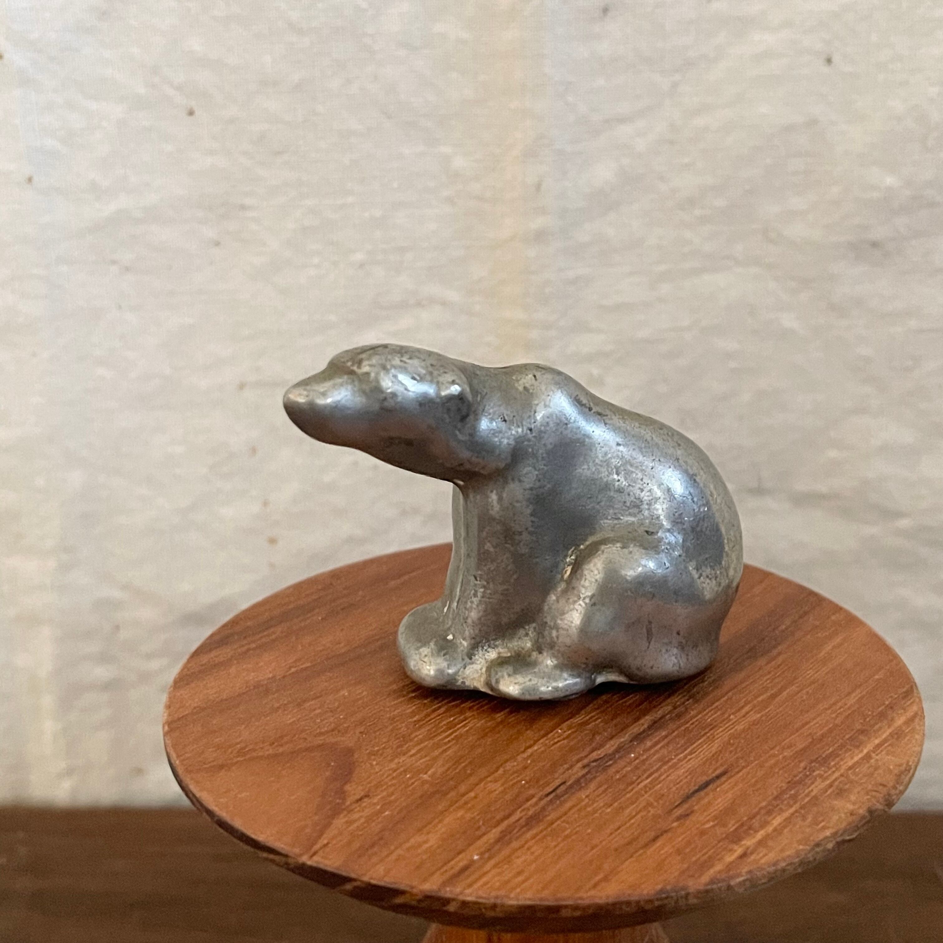 金属製のしろくま