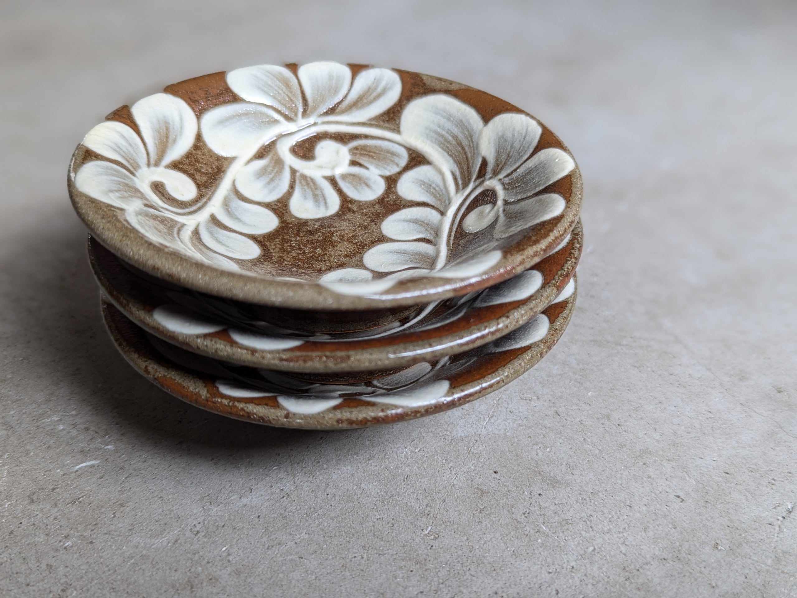 やちむん 皿3.5寸（イッチン） | 仲間陶房 | inoya | Basic Life Store