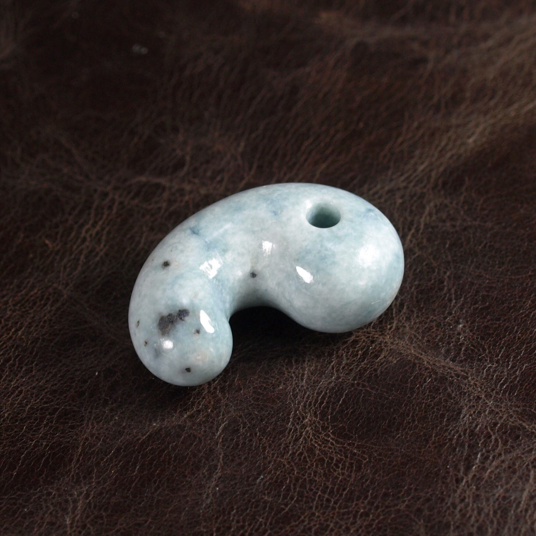 糸魚川翡翠 青翡翠 まがたま 勾玉 8.6g Small Blue Jadeite Magatam