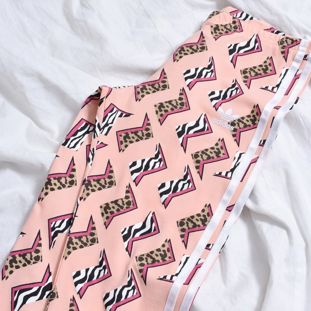 【adidas】アニマルパターン総柄レギンス(PINK)