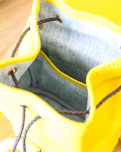 【展示品セール40%OFF|1点限り】WAKKO -わっこ- レザーミニリュック S(イエロー)|旭川木工リング留め具/2WAY