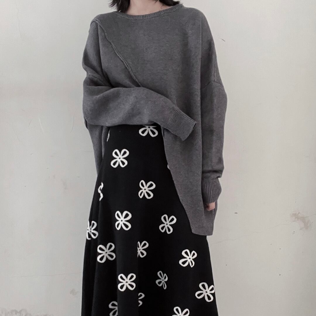 Twill stitch irregular sweater andmotto