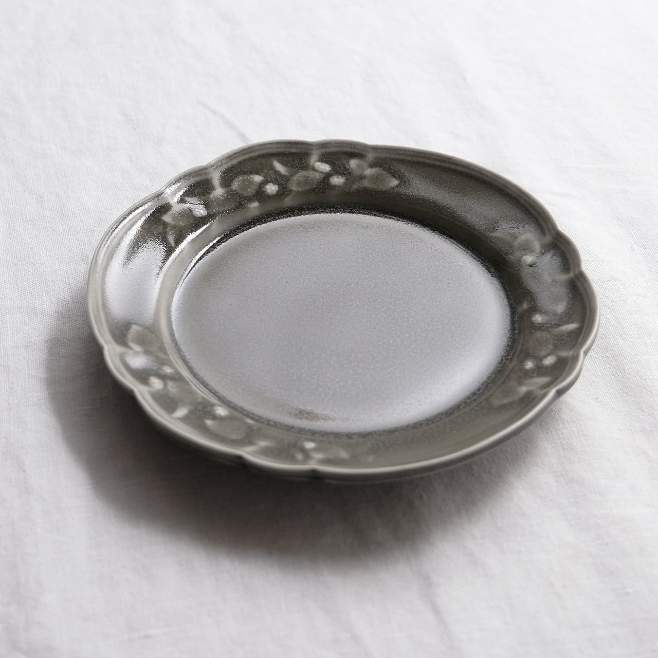 阿部慎太朗 Shintaro Abe フランボワーズレリーフ皿6寸 グレイ 4