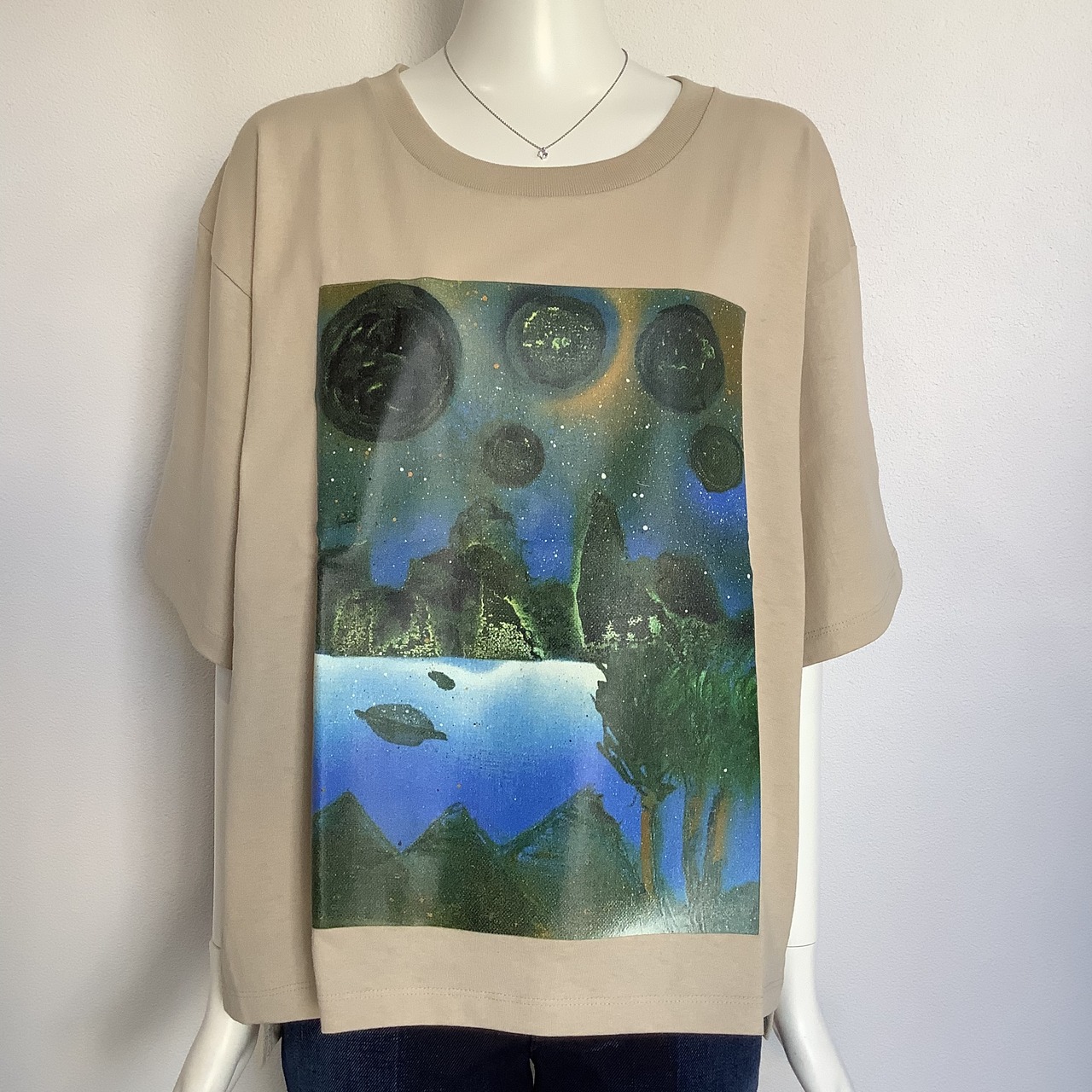 World of blue ( 深青の世界 )  スリット付きTシャツ( ショート丈 )  ストーン