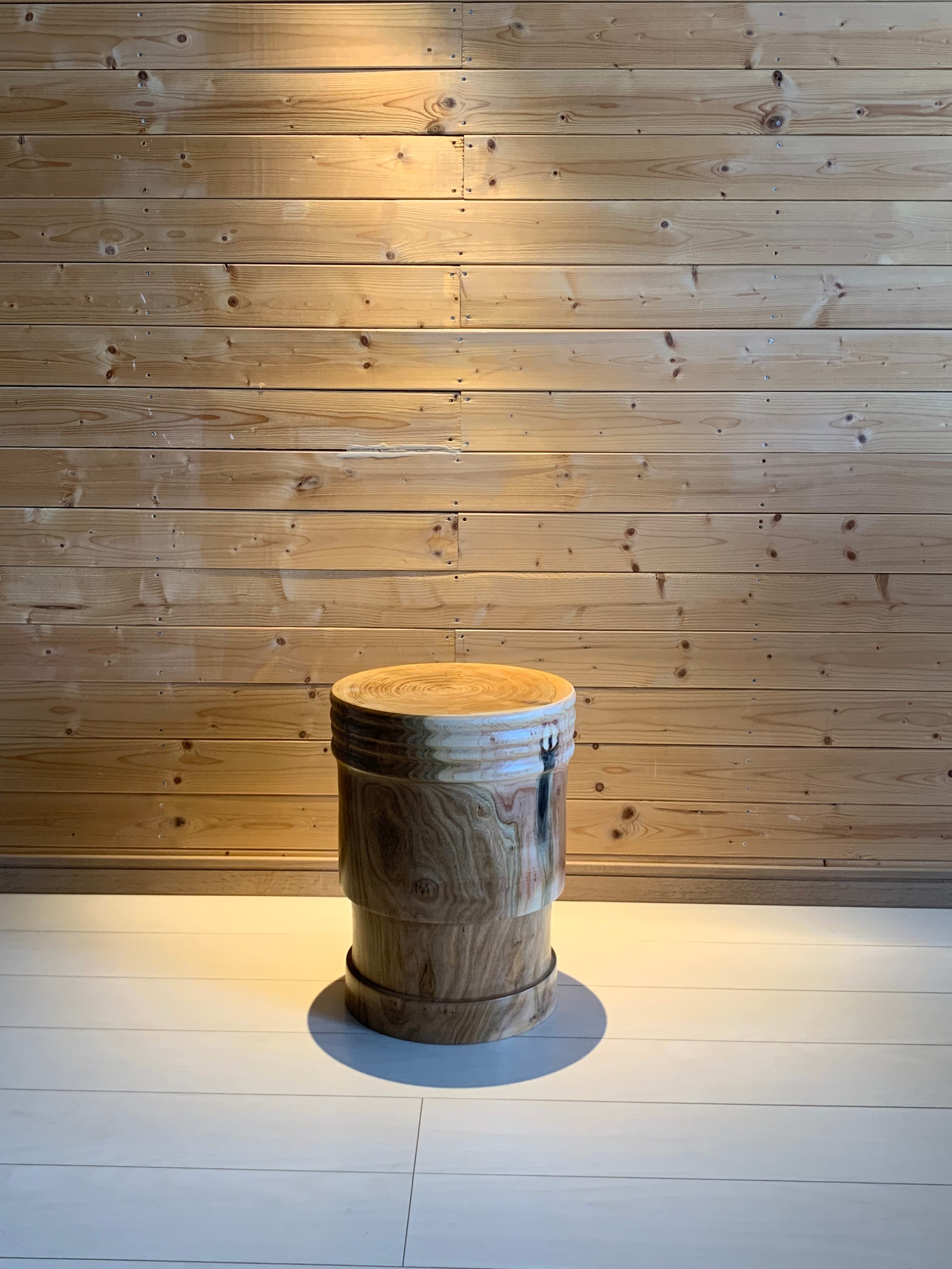 超可爱の 木目模様が美しいスギ三脚丸太椅子 acomunidadedamente.com.br