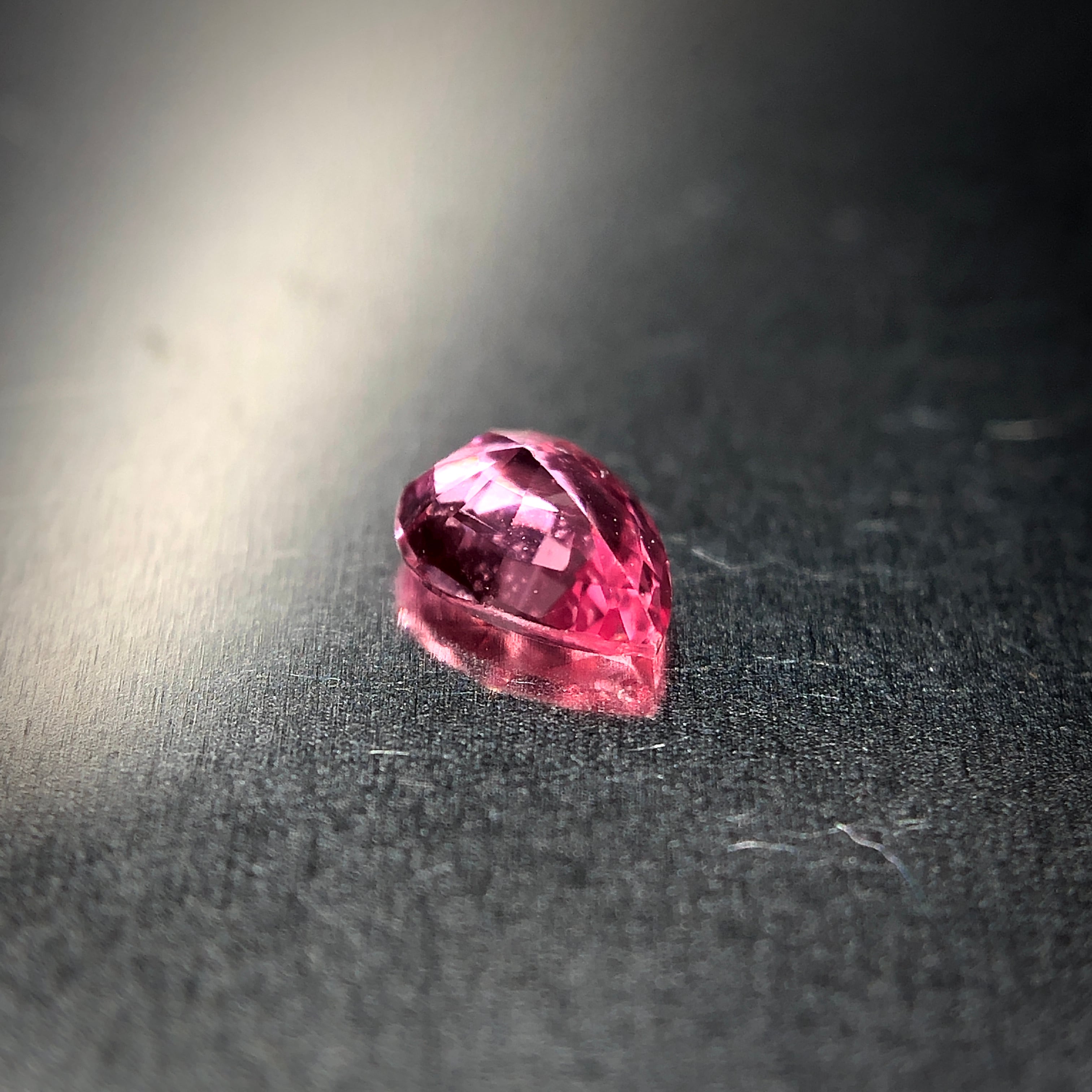 天然パパラチャサファイア0.20ct【スリランカ】☆輝き専門☆蛍光 天然パパラチャサファイア0.20ct【スリランカ】☆輝き専門☆蛍光
