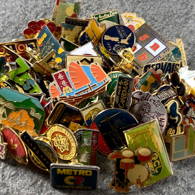 50個  フランス雑貨 ヴィンテージ  ピンバッジ ピンズ France pins  Pin badge vintage 古着 通販 リメイク ブローチ  アタッチメント付属 雑貨 2605022-2605027-2