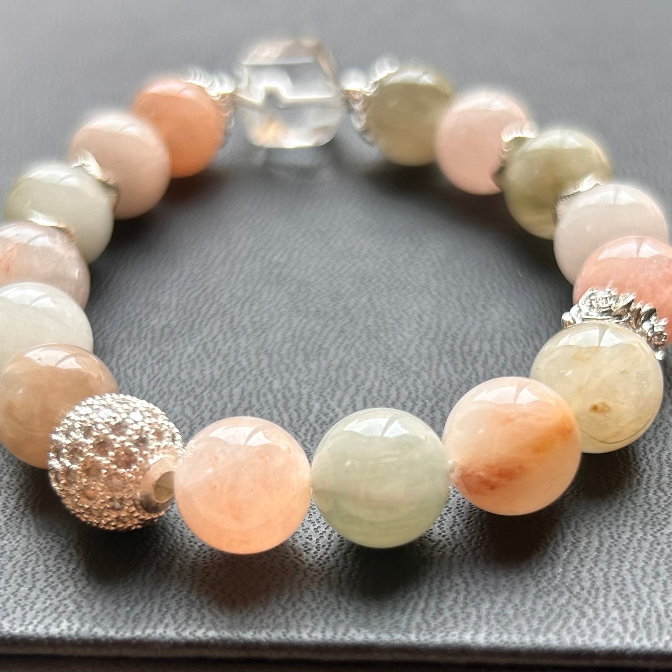 ラビットヘアクォーツ 天然石デザインブレスレット｜幸運を掴む・日常