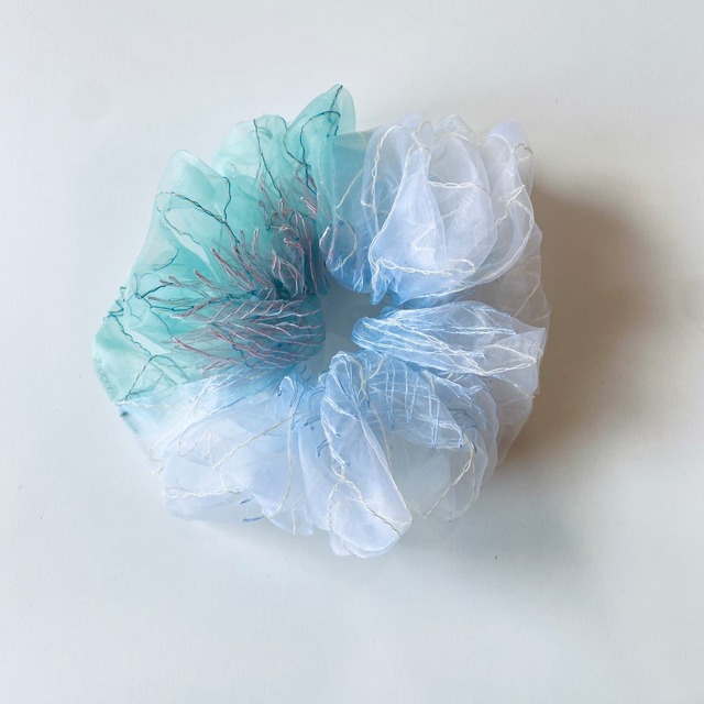 bi-color scrunchie white turquoise