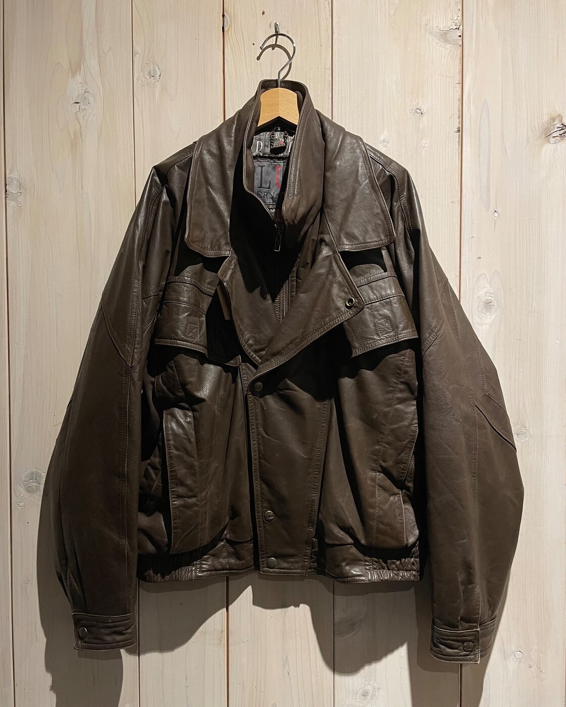 a.k.a.C.a.k.a】Brown Color Layered Gimmick Design Loose Leather 