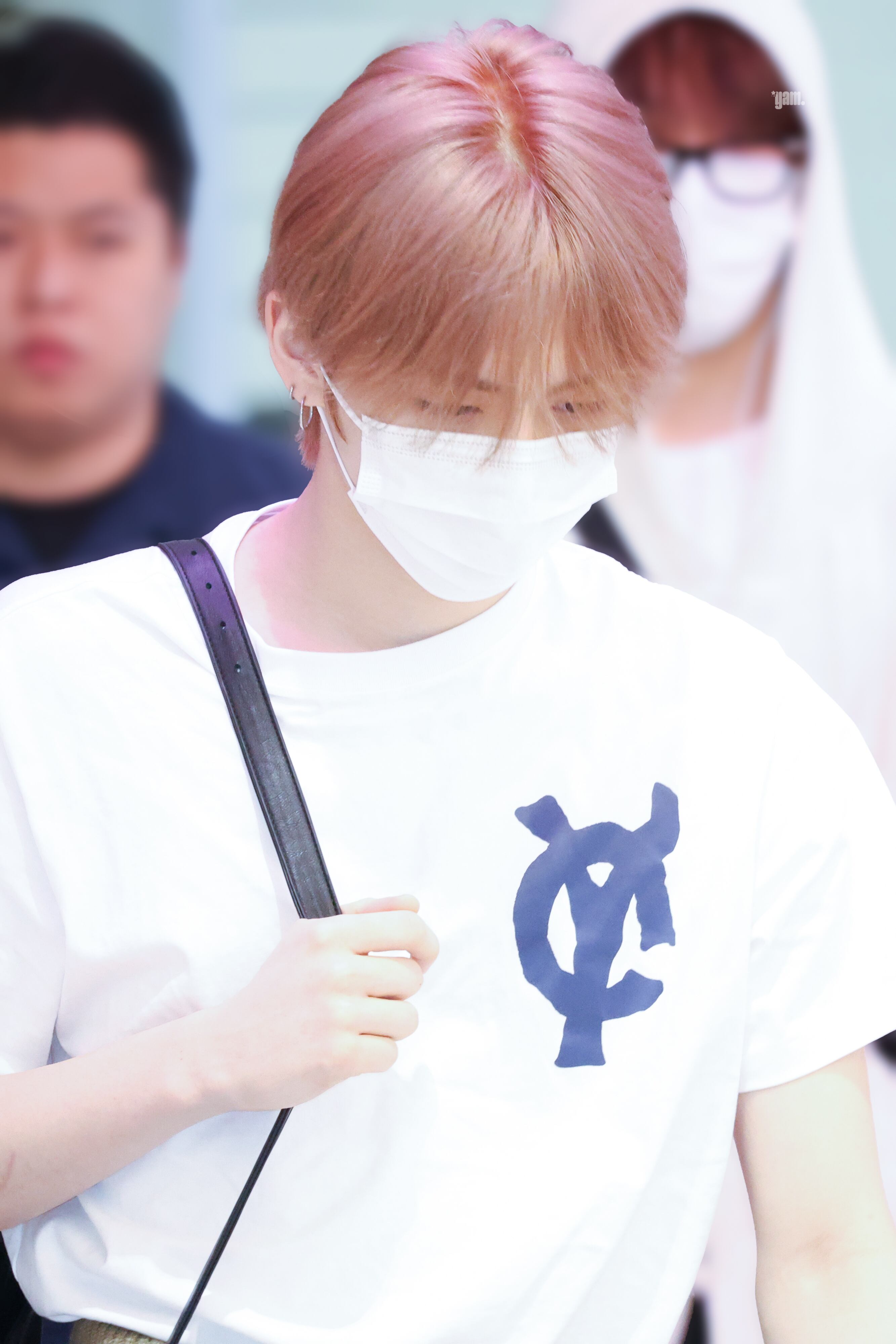 ★OY★PRINTED PATCH TEE - WHITE★正規品/韓国直送料込/人気 ☆BOYNEXTDOOR テサン 着用!!【OY】PRINTED PATCH TEE - WHITE
