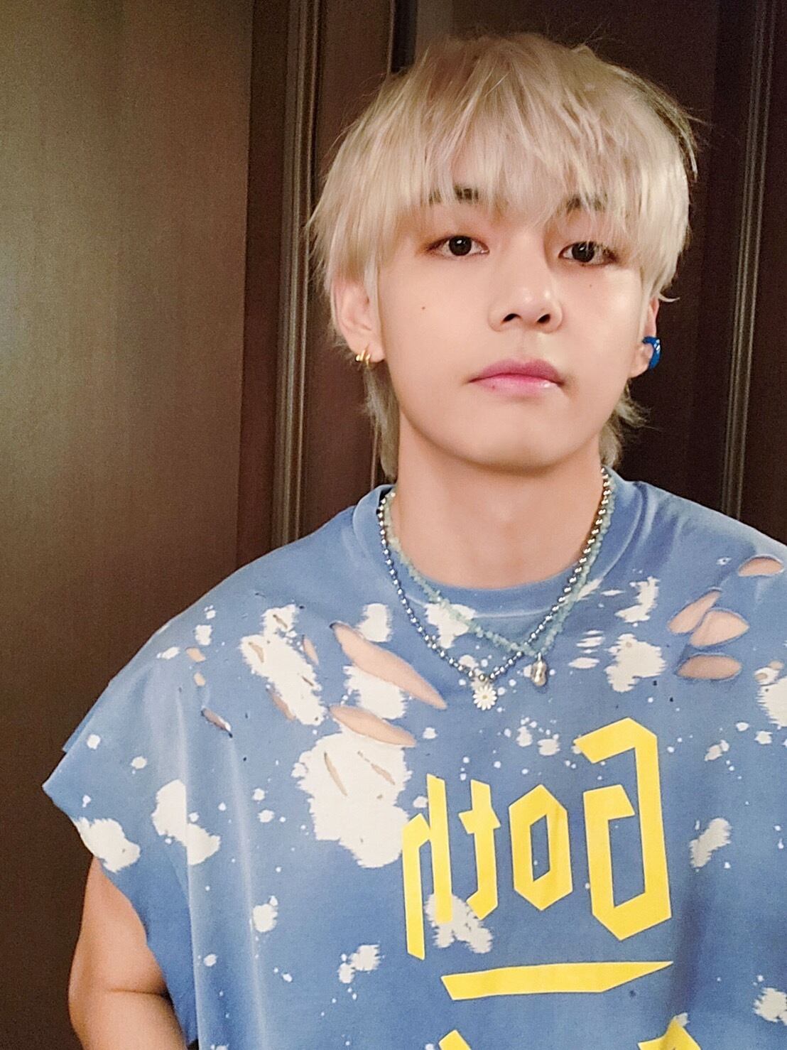 BTS V テテ着用 Jacquemus dark daisy 花柄シャツ Jacquemus dark