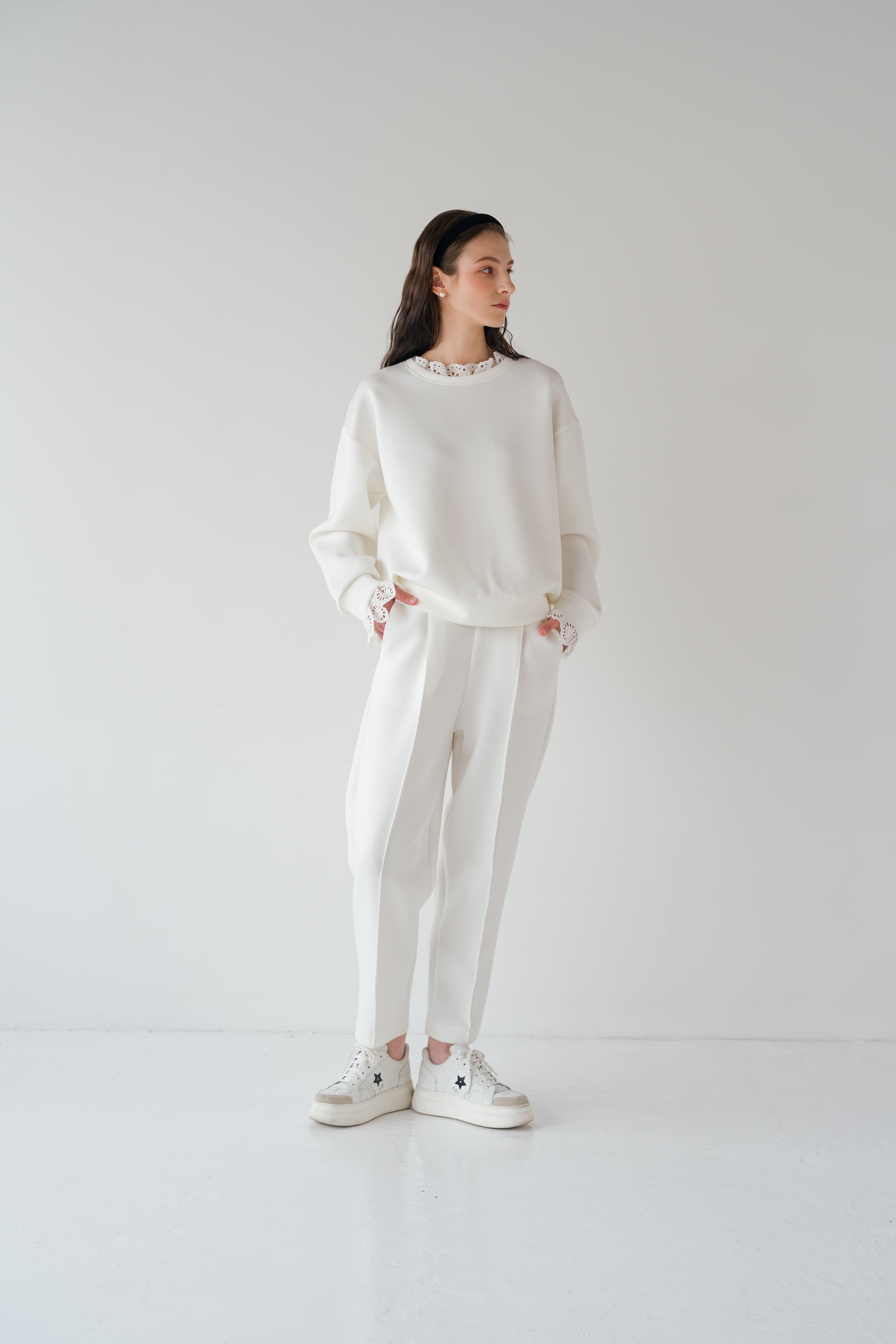 【美品】グレース前面総袖レーススウェット HUG.U（ハグユー） スウェット レディース トップス トレーナー レース