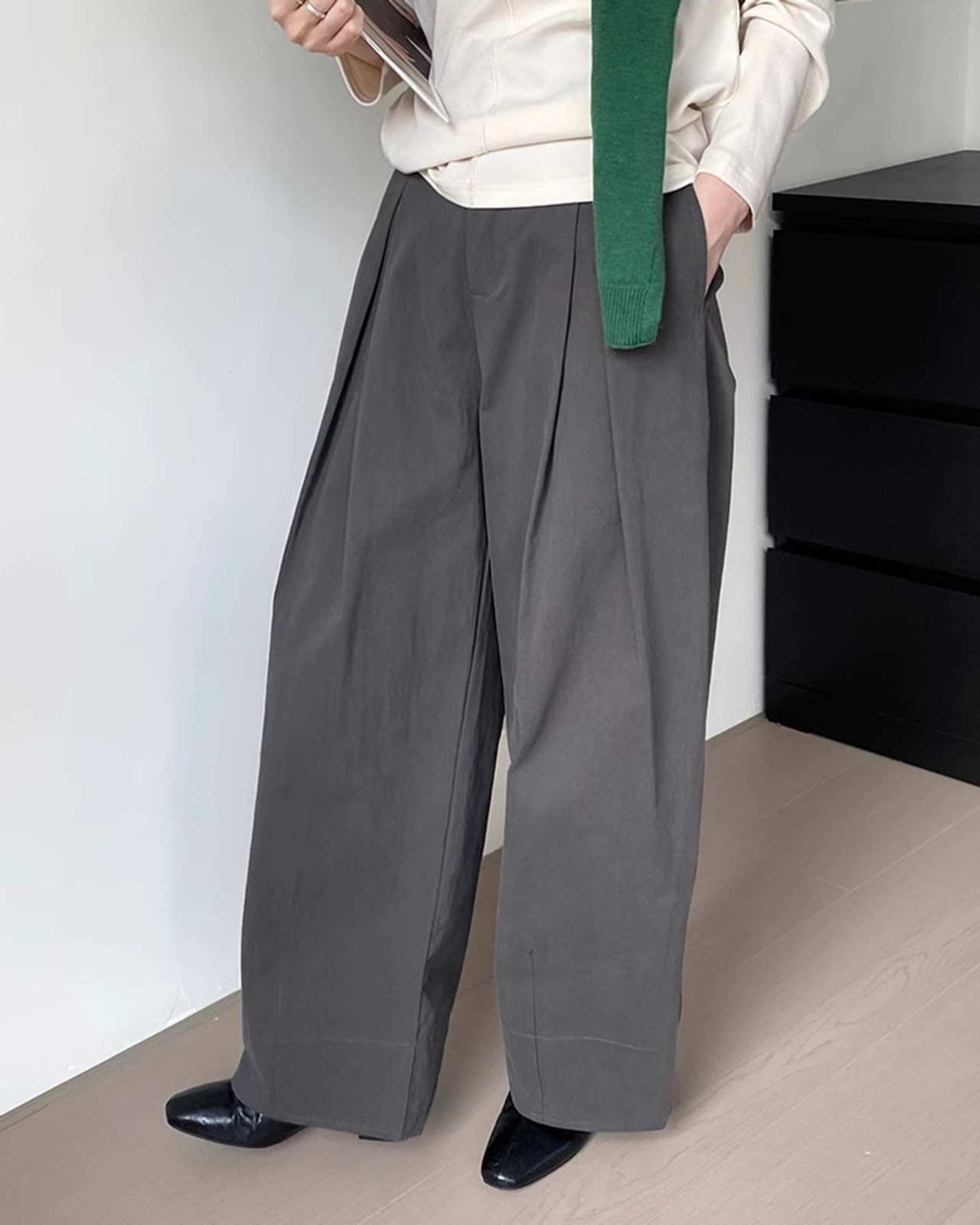 Tuck wide slacks Pants　T20215