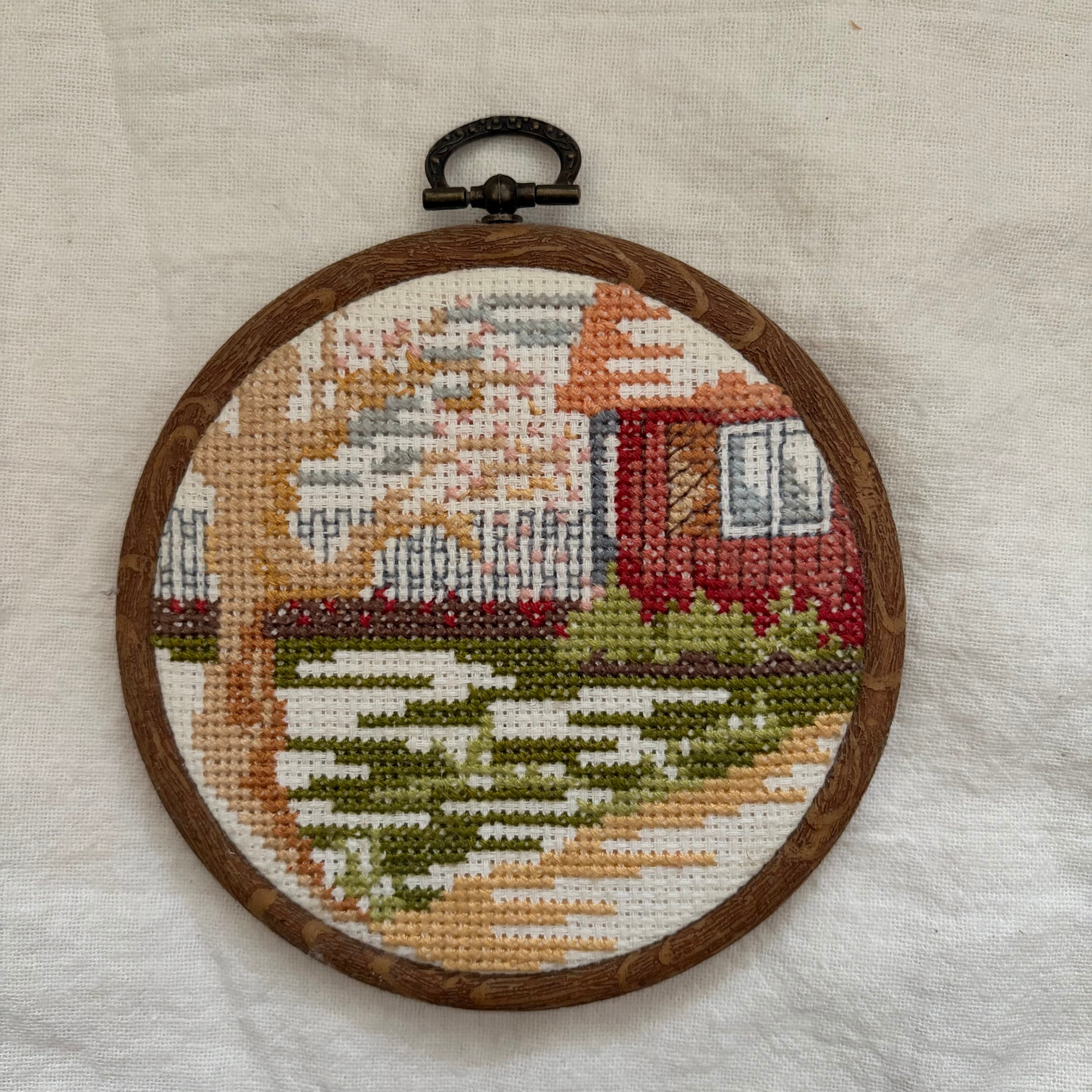 スウェーデンの風景の刺繍絵