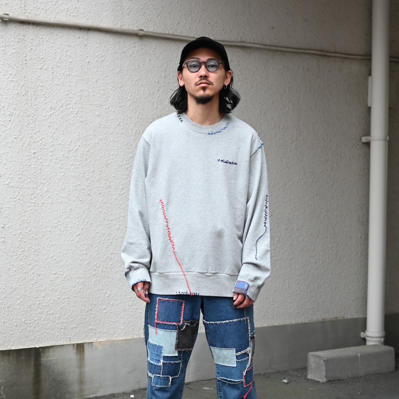 クオンサシコギャルズスウェット、デニムパンツ新作コーディネート