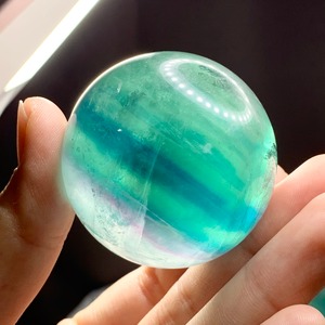 s156.グラデーションが可愛いフローライトスフィア
