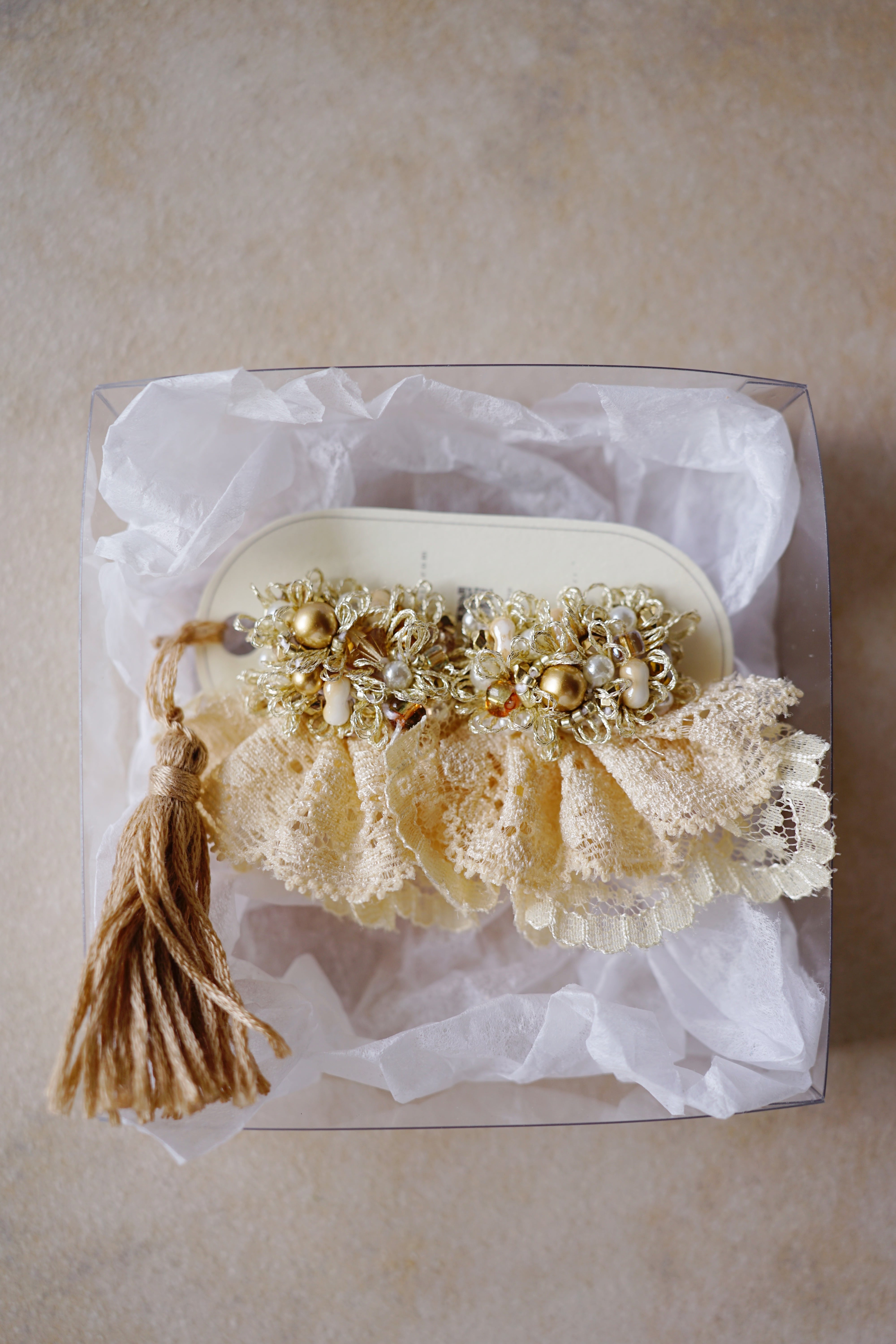 cream beige lace / イヤリング