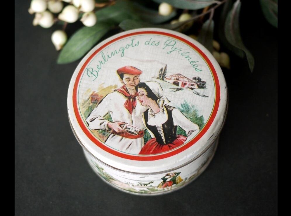 古いキャンディ缶 Berlingot ベルランゴ 民族衣装