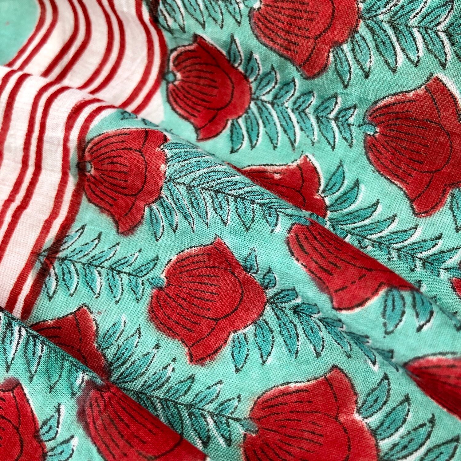 ブロックプリントのコットンデュパタ|浅葱に赤花