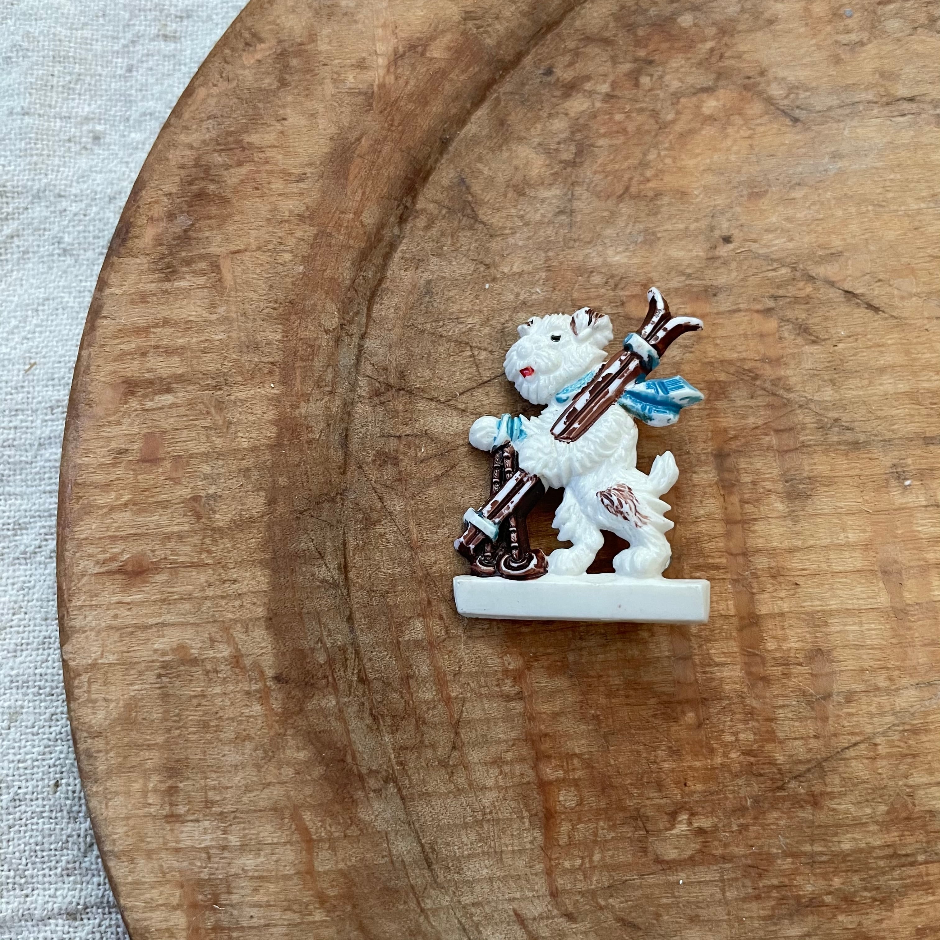 スキー犬ブローチ