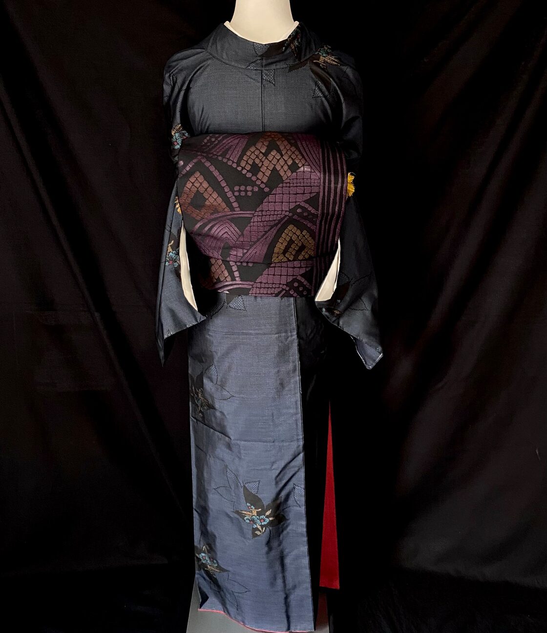 紅葉に小花の大島紬〉SALE 濃紺 7マルキ織り出し 美品 雨の日の着物  