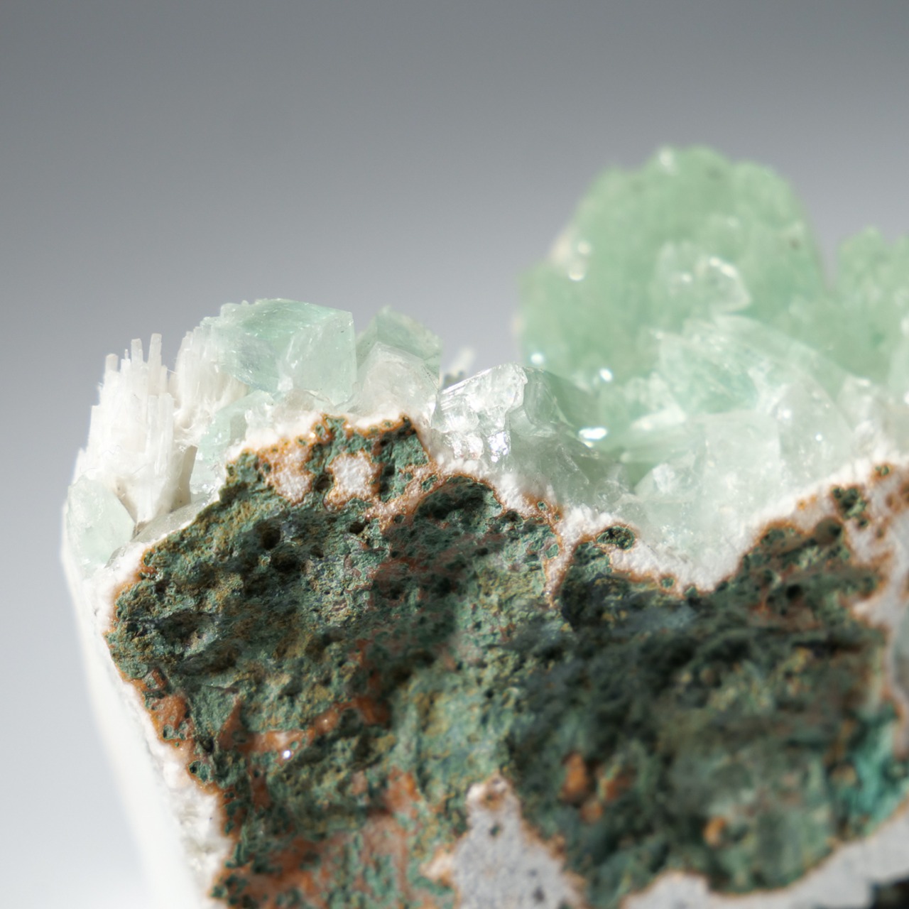 グリーン アポフィライト スコレサイト / 原石 標本