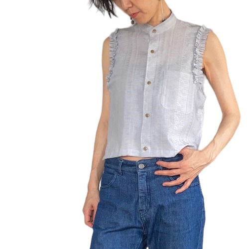 ZOZOTTE remake sleeveless frilly blouse／リメイク ノースリーブフリル付きブラウス／グレー地柄