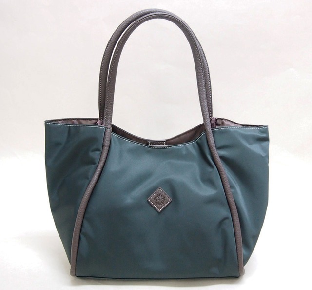 ショルダー 軽量B5サイズ日本製の撥水ナイロンショルダーバッグ　オンリー