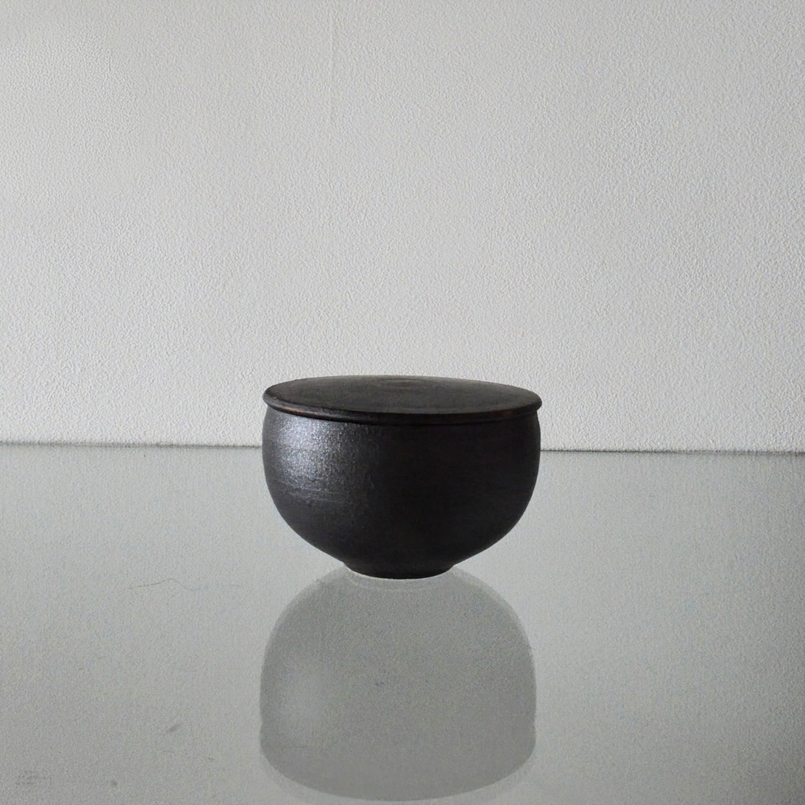 【LIMITED】小野俊 / 黒鉄釉 蓋物(丸)M