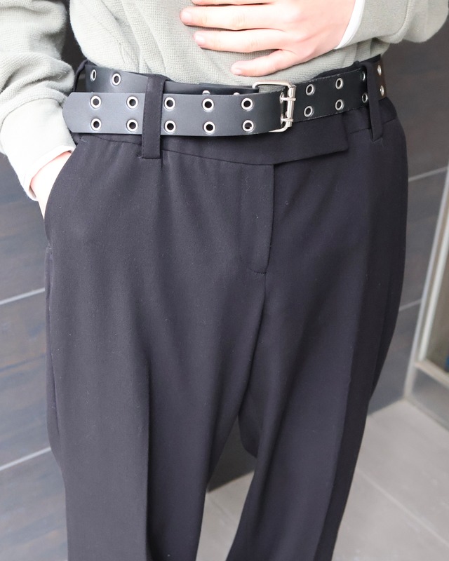Center-creased straight slacks