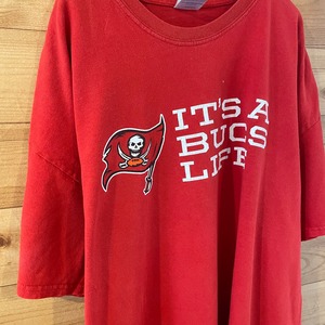 【GILDAN】NFL タンパベイバッカニアーズ フットボール ロゴ プリント Tシャツ ロゴ XL ビッグサイズ us古着 アメリカ古着