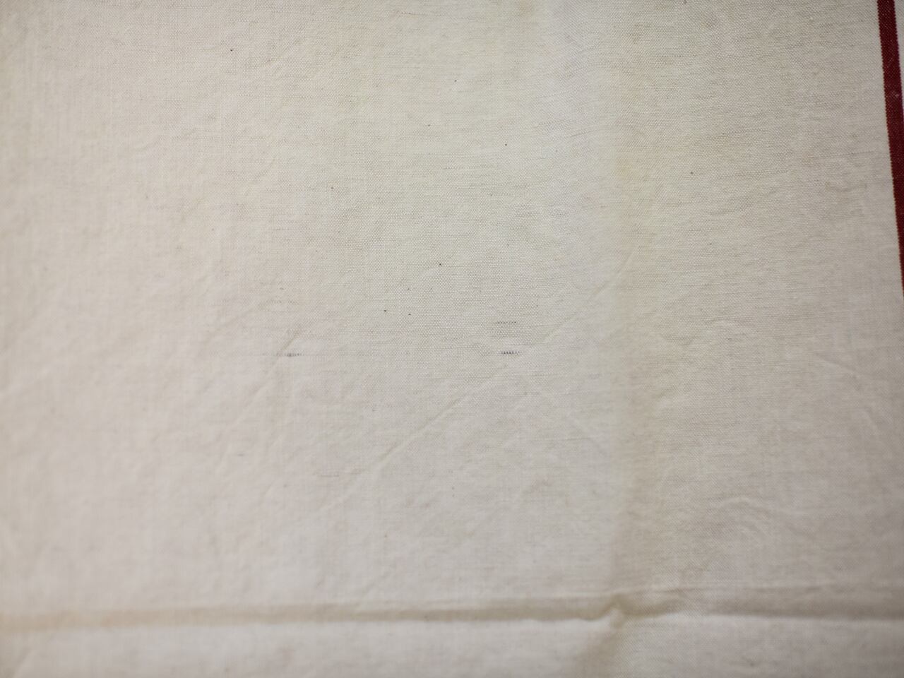 シンプルさが素敵で少し大きめの赤ラインYM刺繍入りリネンクロス *フレンチアンティーク