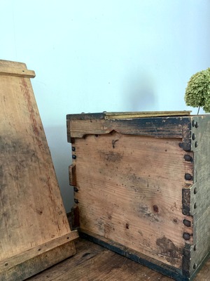 味のあるアンティーク木箱　(古家具)