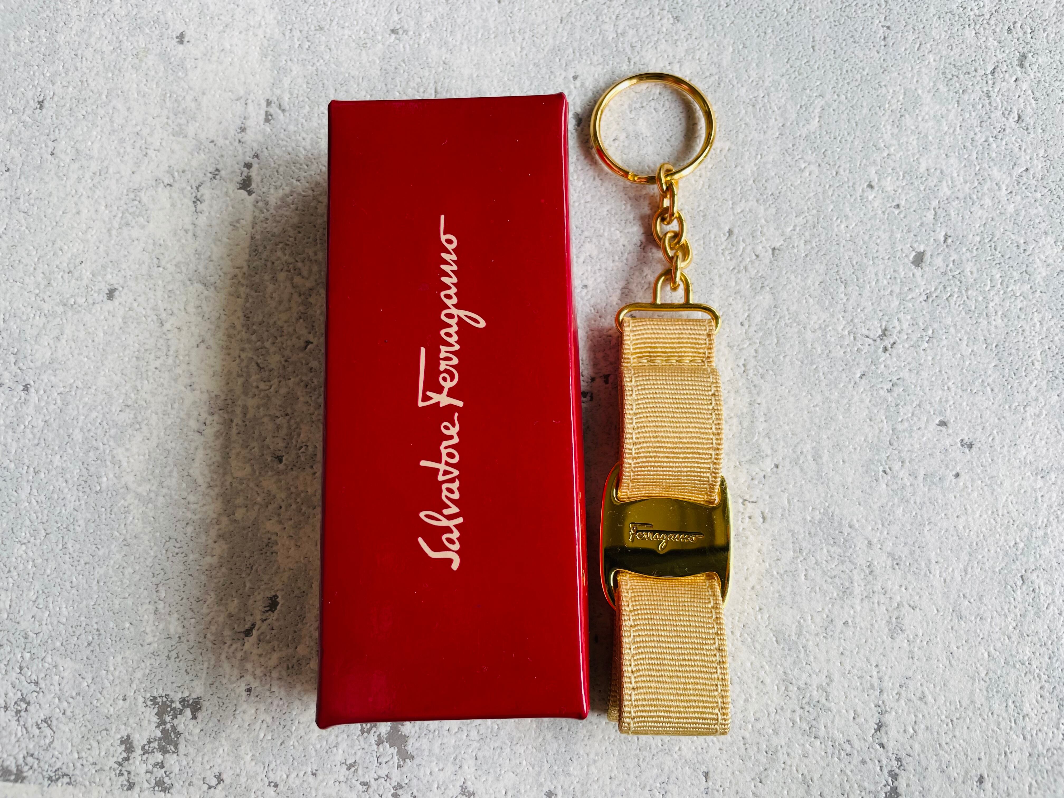 フェラガモ キーリング ベージュ