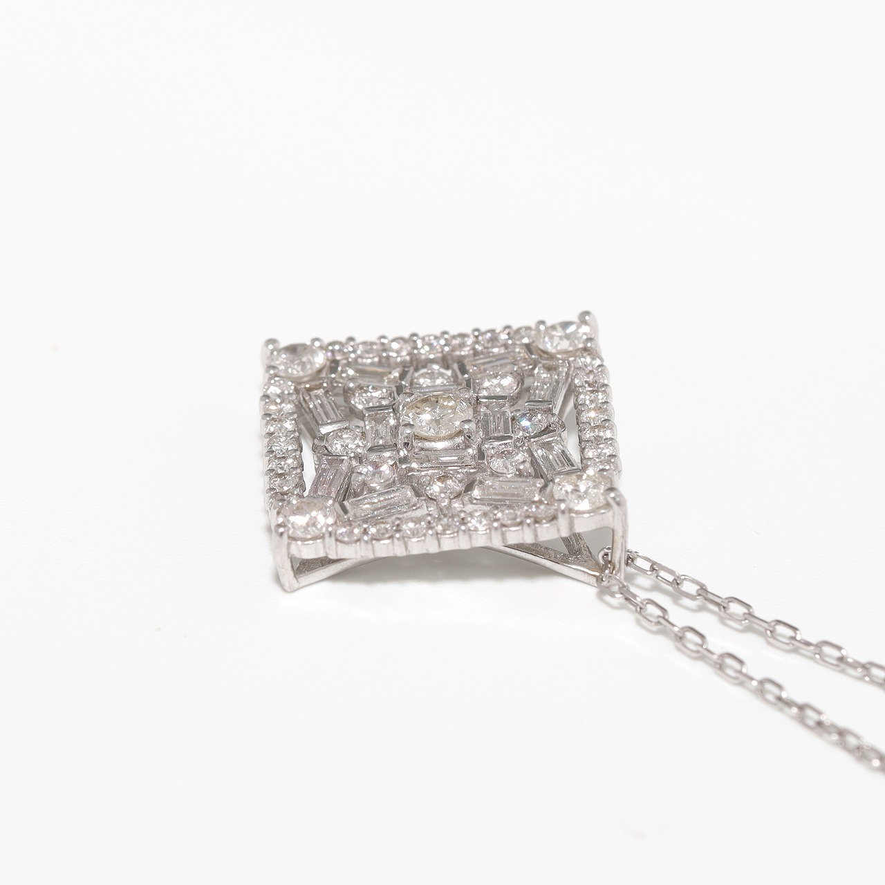 ダイヤモンド デザインネックレス K18(WG) / 1.000ct