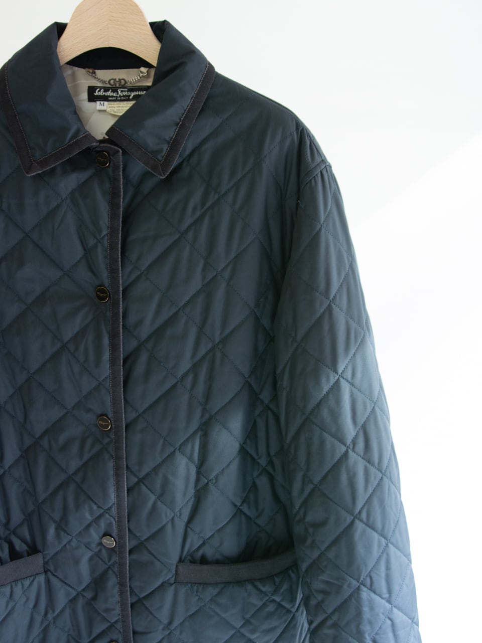 【Salvatore Ferragamo】Made in Italy 100%Polyester Quilting Jacket(サルヴァトーレ フェラガモ イタリア製 中綿入りポリエステルキルティングジャケット)