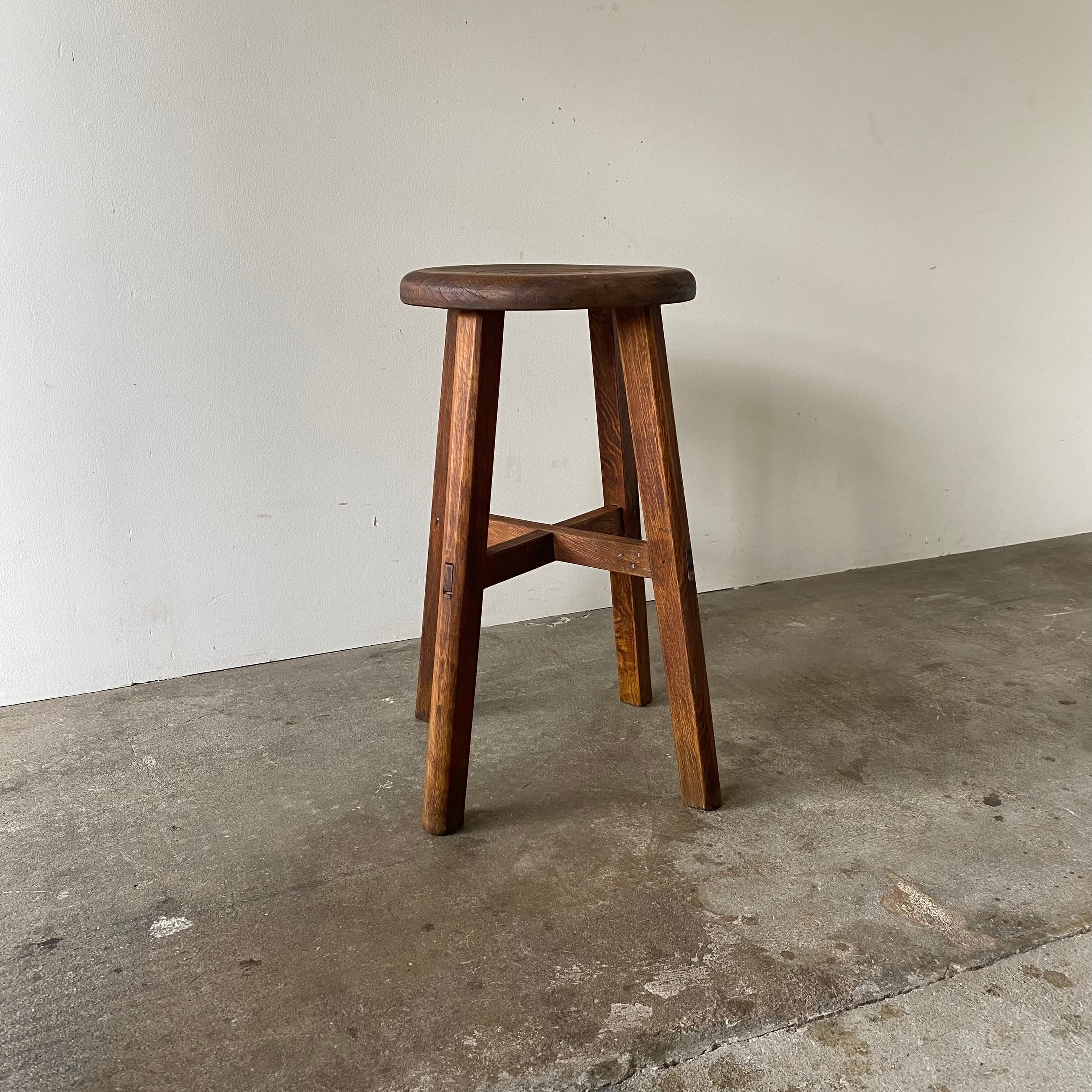 木の丸椅子　0946