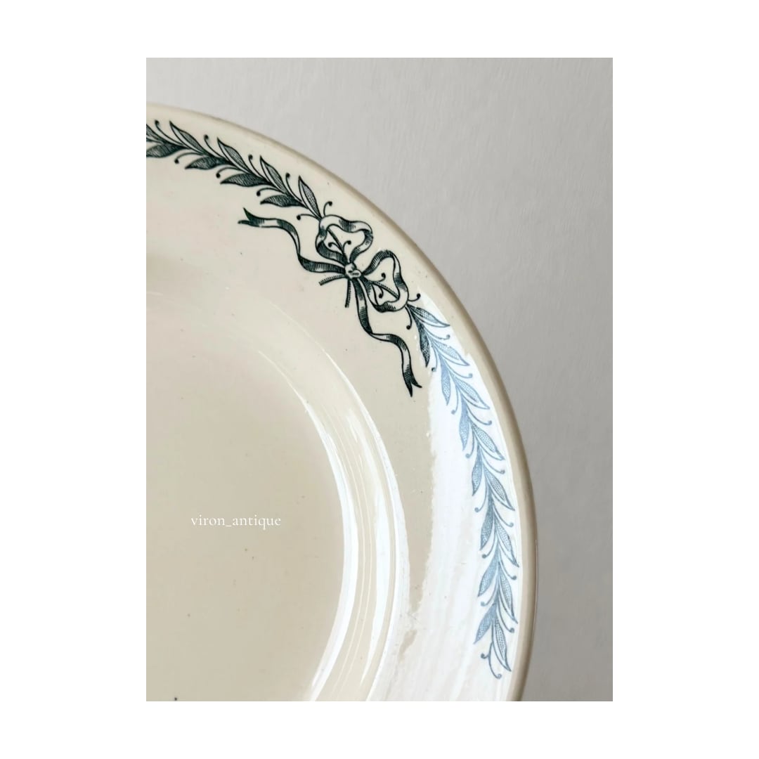 Longchamp ロンシャン / “Belleville” リボンリースの深皿プレート c