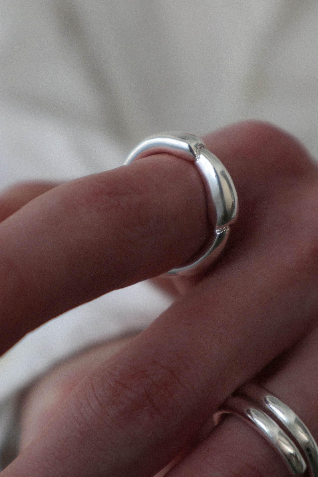 H Drop Ring “Veiné”