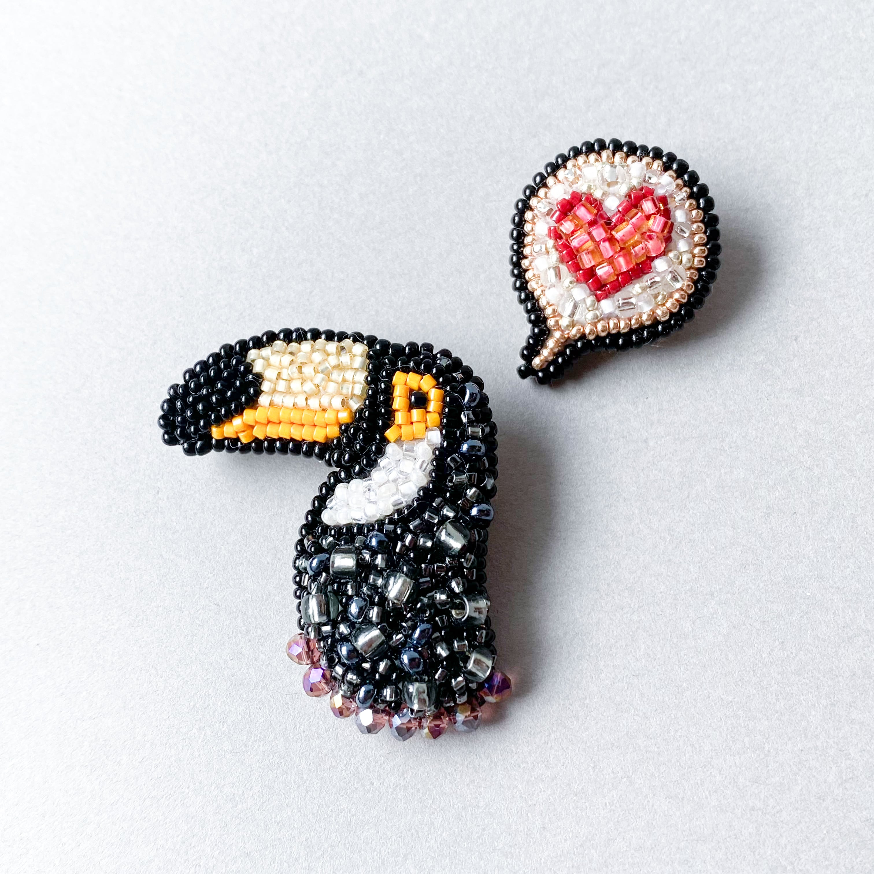 APROSIO＆CO 鳥のビーズブローチ セキセイインコ(ブルー)＊ビーズ刺繍ブローチ＊ ブローチ Parrot