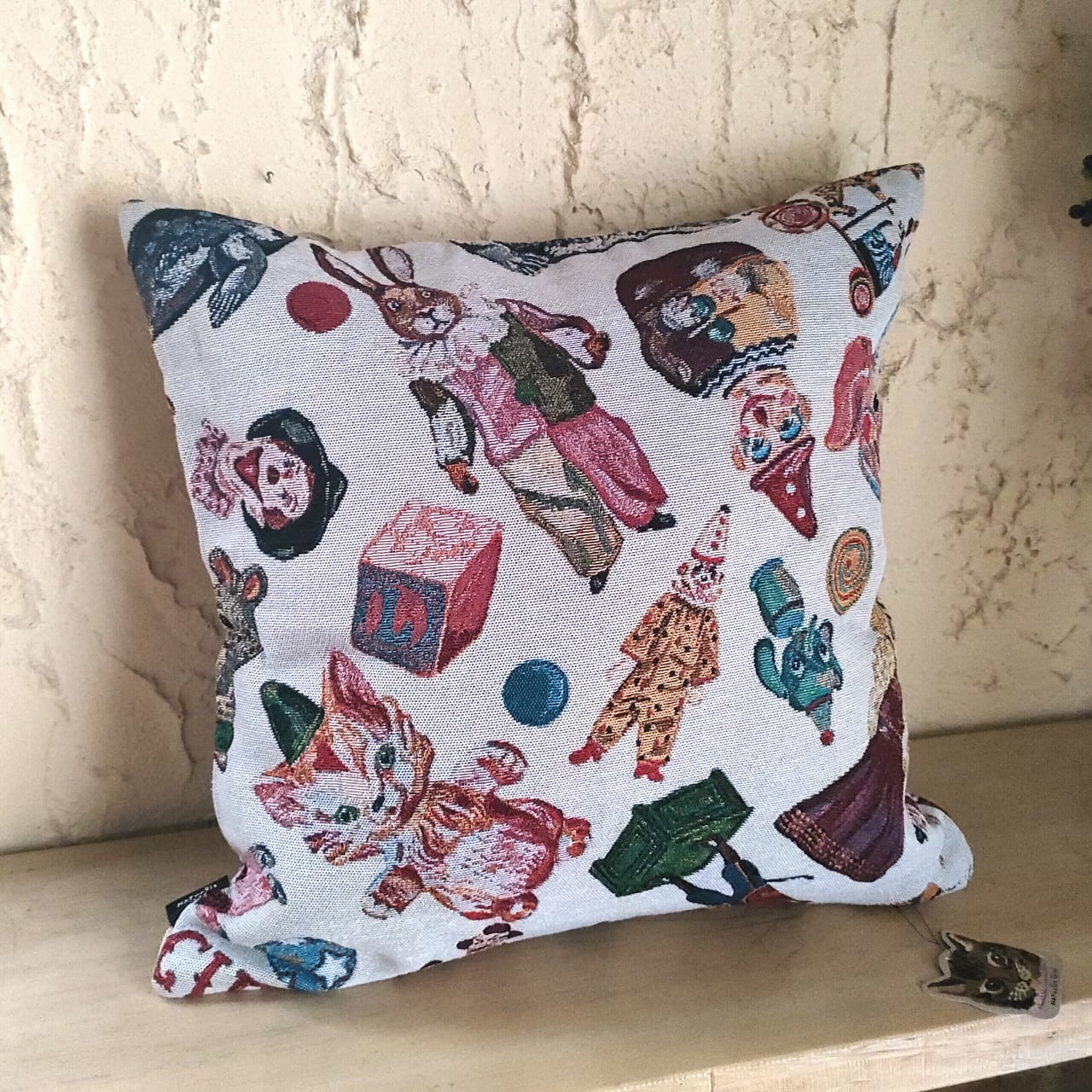 【新品タグ付き】ナタリーレテクッション『サーカスキャット』猫　アフタヌーンティー 新品タグ付き】ナタリーレテクッション『サーカスキャット』猫