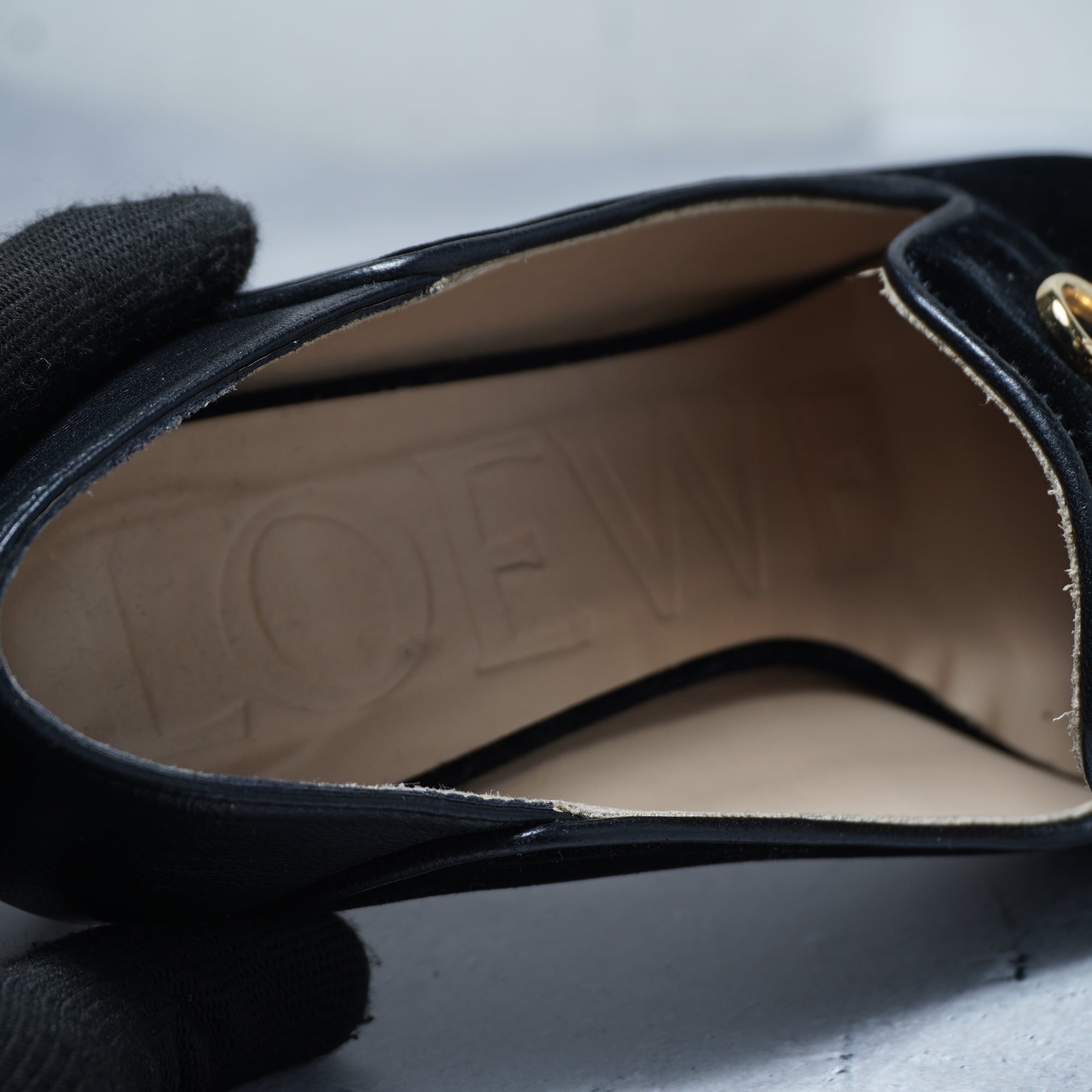 LOEWE ロエベ ベロア パンプス ブラック LOEWE】ロエベ ゴールドアナグラムロゴベロアパンプス black | MIXHIVE