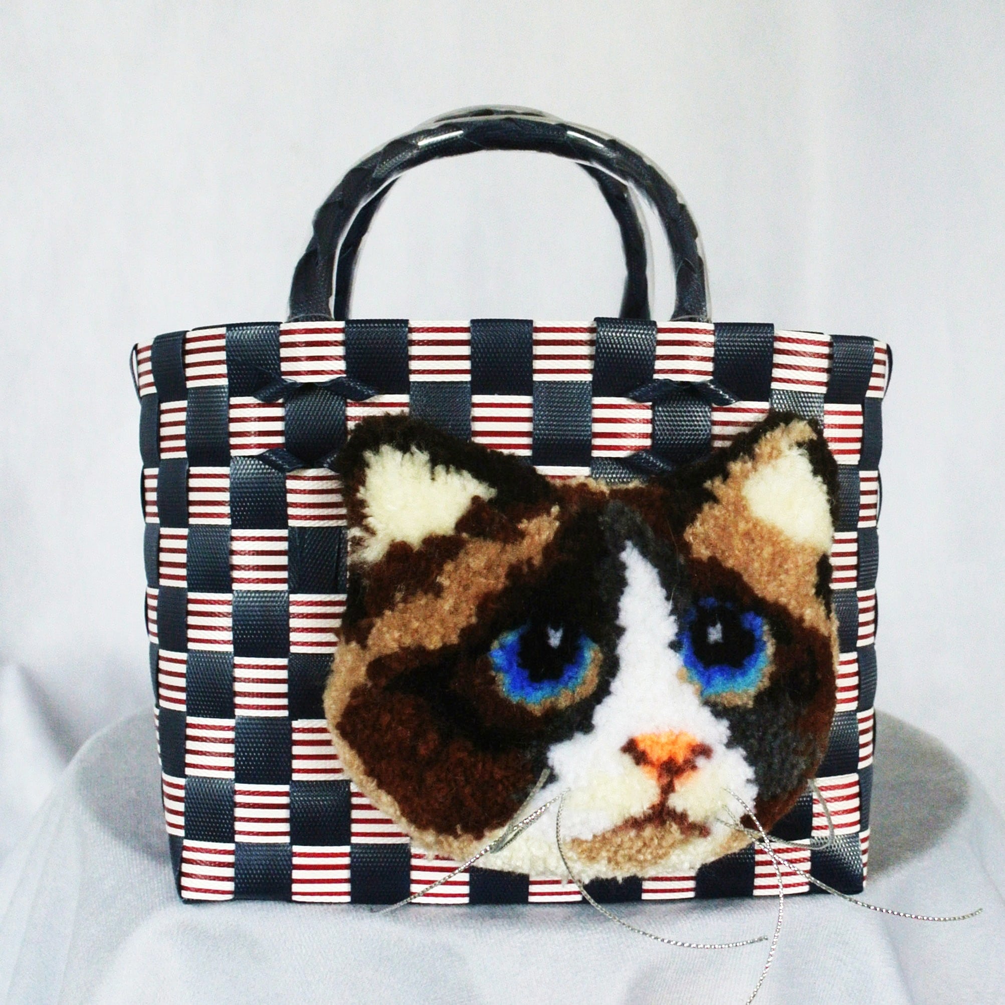 CAT IN DA HOUSE! ON LINE STORE