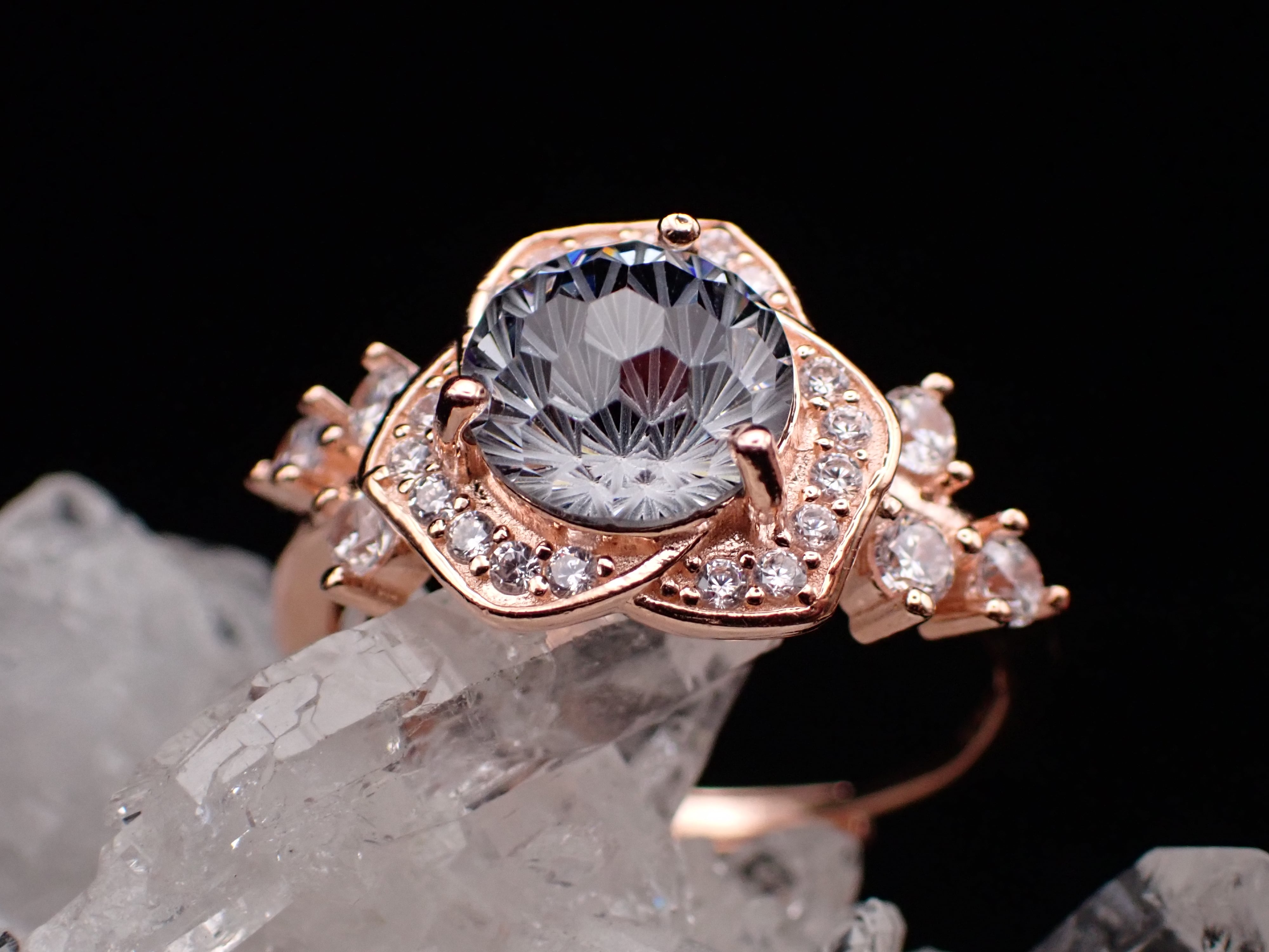 R.made あーるめいど 薔薇ring 花火カット White フリーサイズ 薔薇ring ✴︎ 花火カット×クリアブラック フリーサイズリング