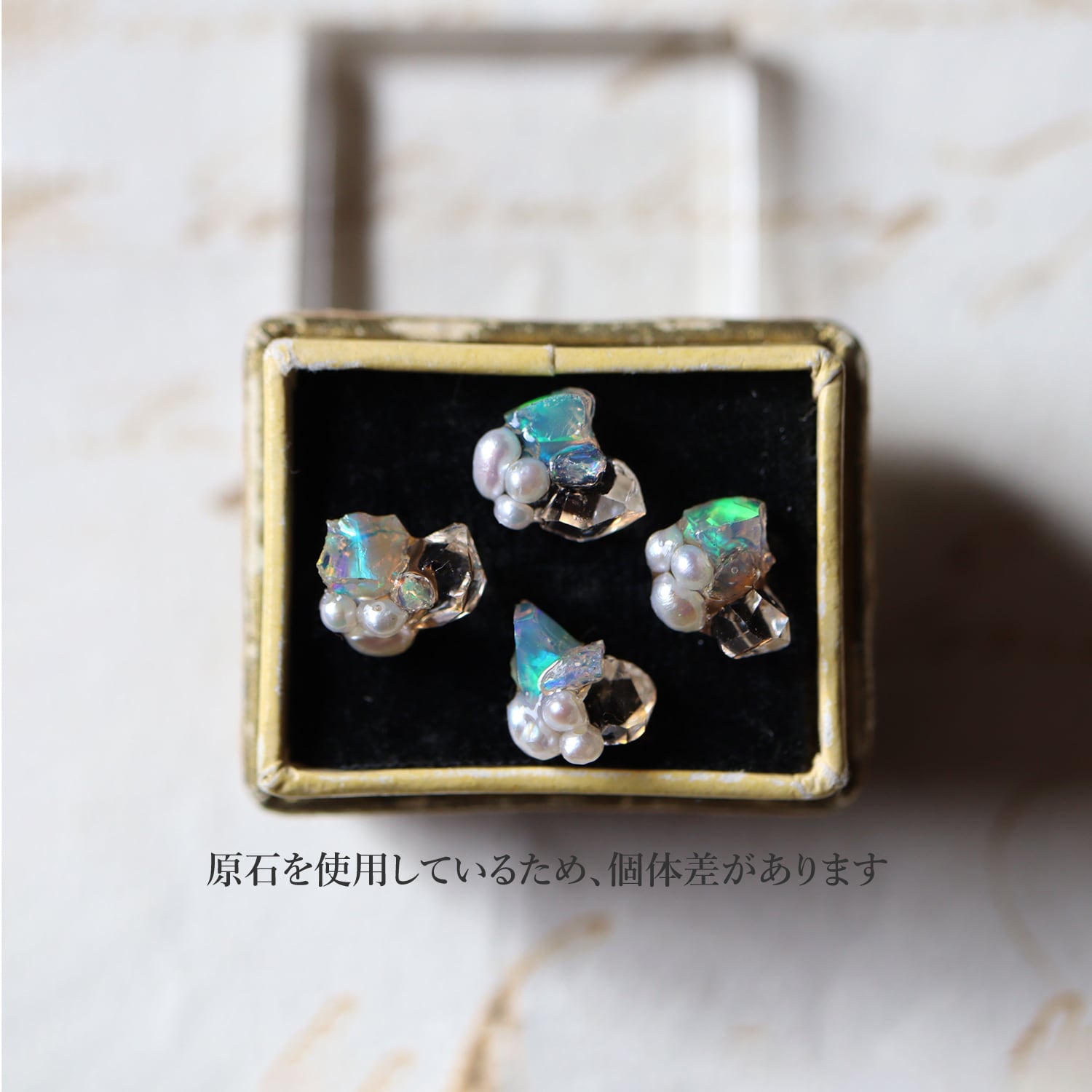 原石オパールとダイヤモンドクォーツのプチピアス | witch/花石:鉱物