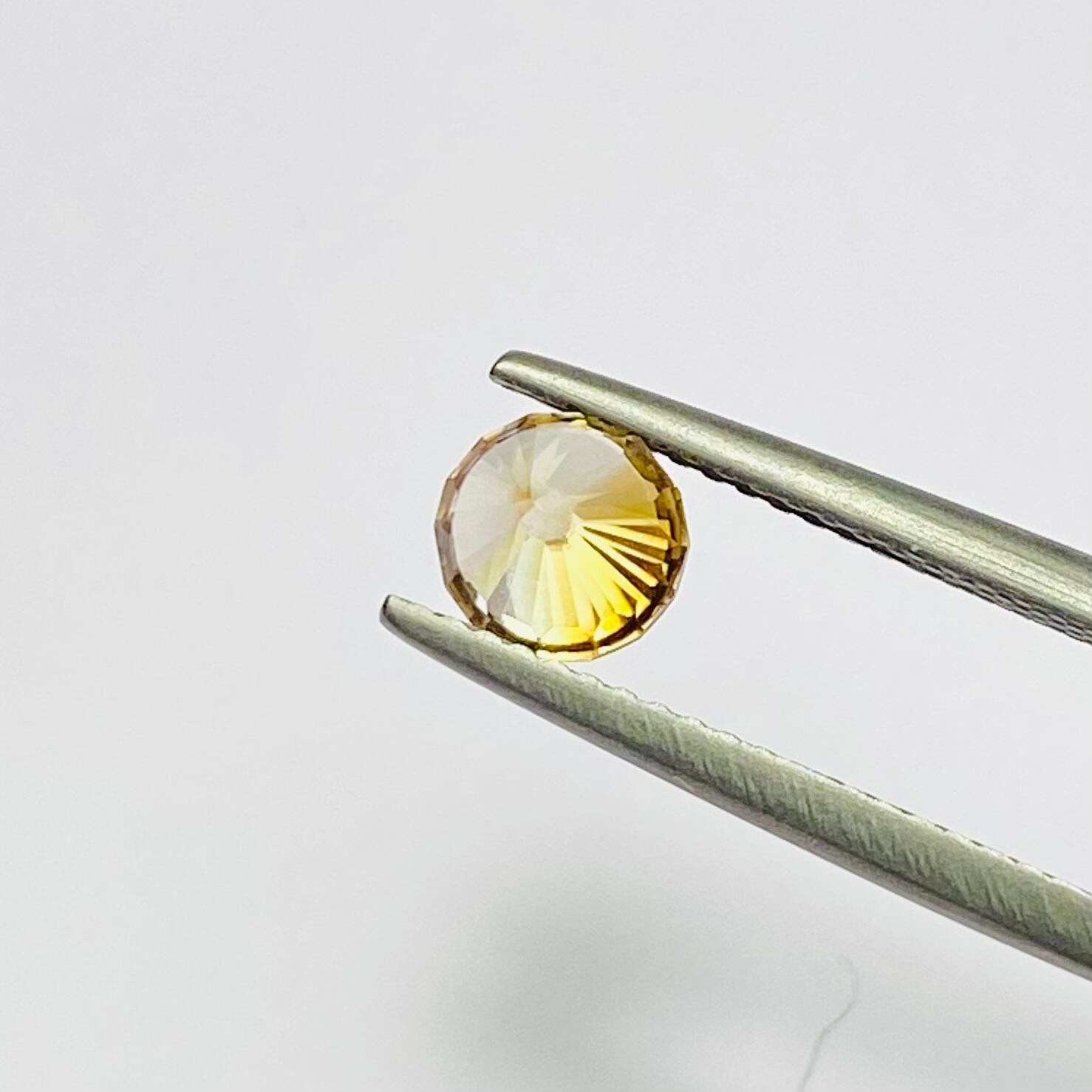 カットカッコいいバイカラージルコン