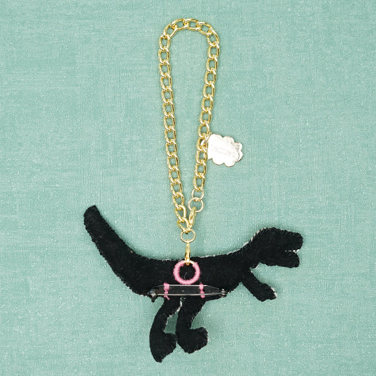 刺繍チャームブローチ 恐竜の骨 | tamaobazaaar