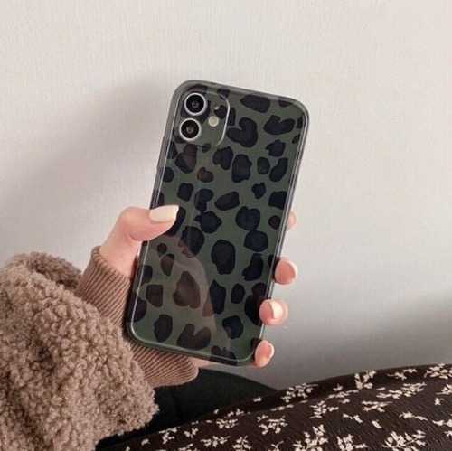 【予約商品】iPhoneケース "Clear black leopard print"
